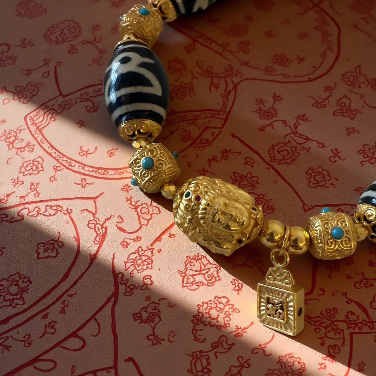 Fortune Dzi Bead Bracelet – Four-Faced Buddha & Wealth Talisman